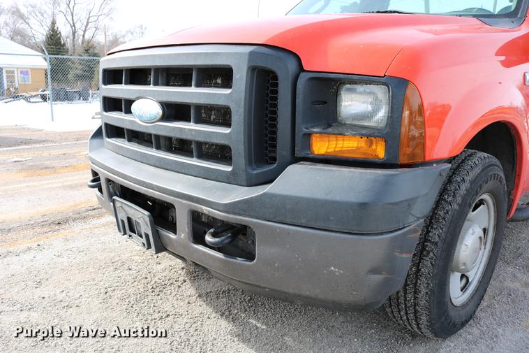 image for item DD8671 2006 Ford F250 Super Duty pickup truck
