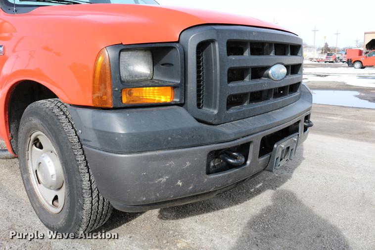 image for item DD8671 2006 Ford F250 Super Duty pickup truck