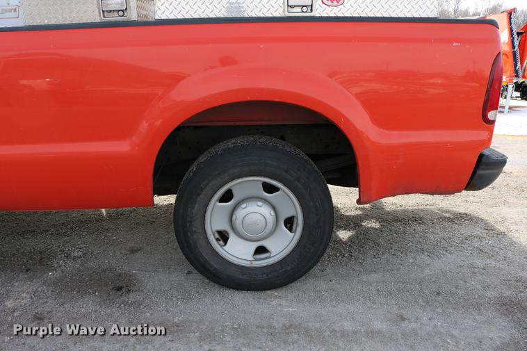 image for item DD8671 2006 Ford F250 Super Duty pickup truck