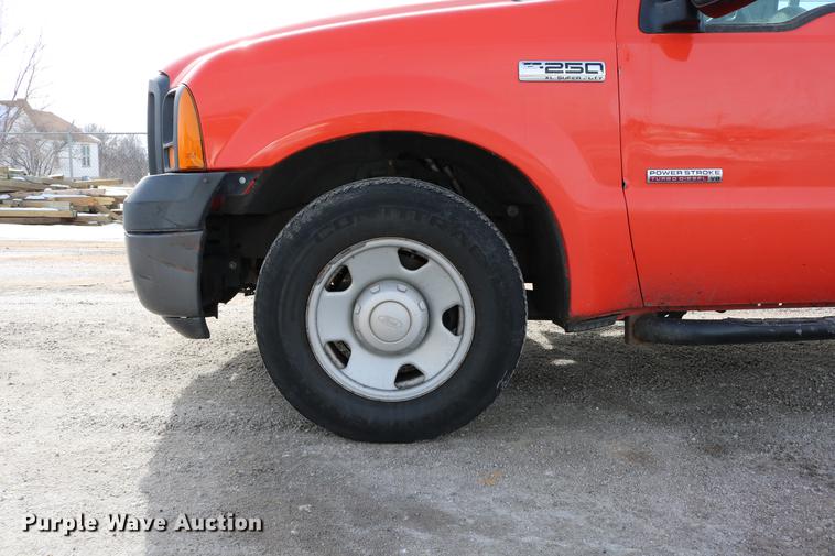 image for item DD8671 2006 Ford F250 Super Duty pickup truck