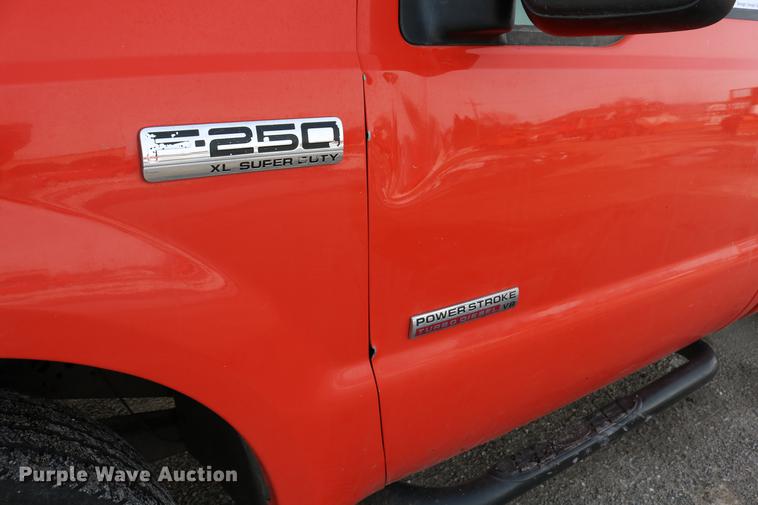 image for item DD8671 2006 Ford F250 Super Duty pickup truck