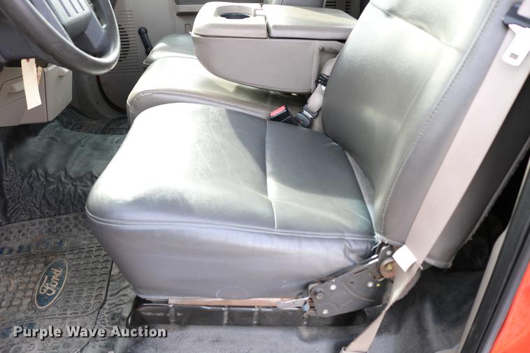 image for item DD8672 2008 Ford F250 Super Duty pickup truck