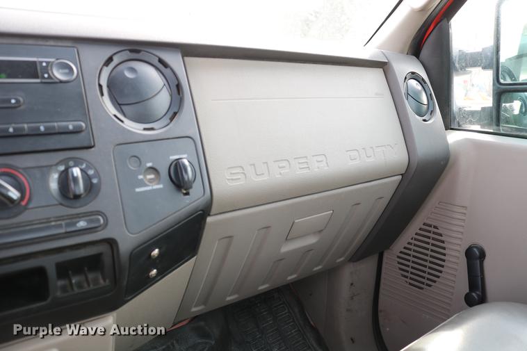 image for item DD8672 2008 Ford F250 Super Duty pickup truck