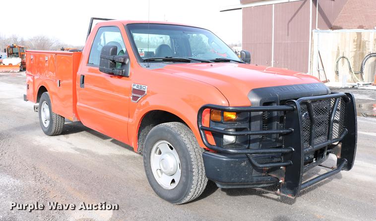 image for item DD8673 2008 Ford F250 Super Duty utility bed pickup truck