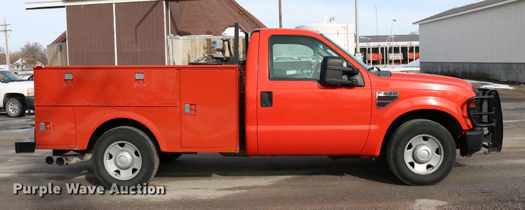 image for item DD8673 2008 Ford F250 Super Duty utility bed pickup truck