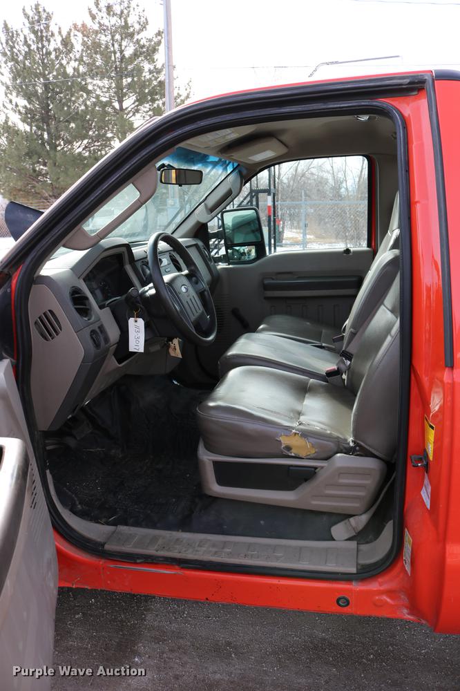 image for item DD8673 2008 Ford F250 Super Duty utility bed pickup truck