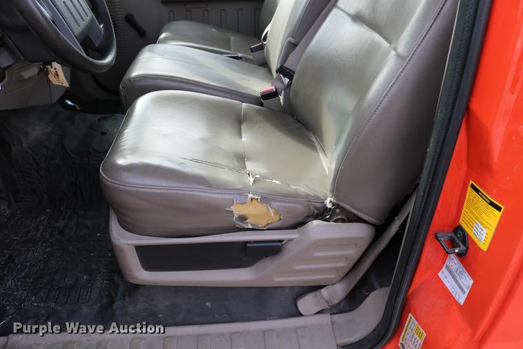 image for item DD8673 2008 Ford F250 Super Duty utility bed pickup truck