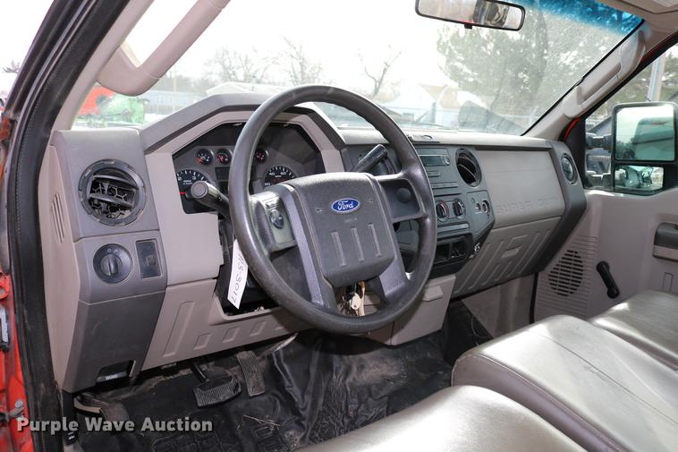 image for item DD8673 2008 Ford F250 Super Duty utility bed pickup truck
