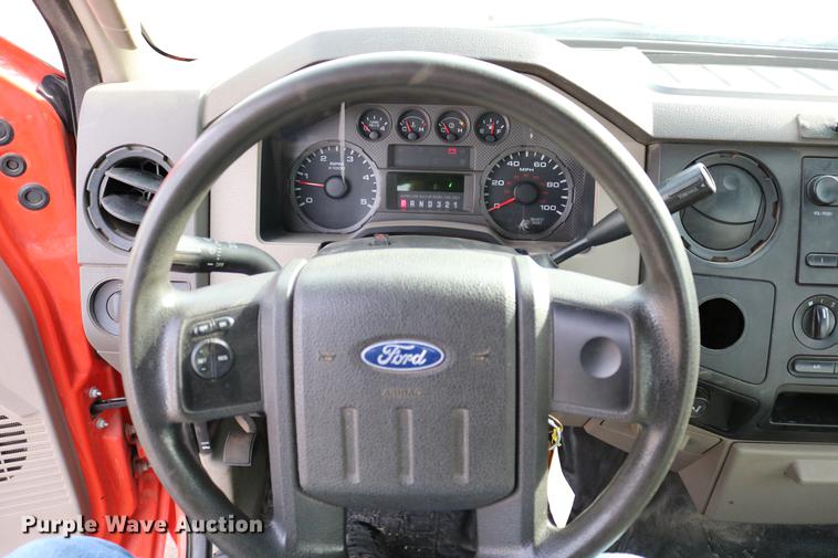 image for item DD8673 2008 Ford F250 Super Duty utility bed pickup truck