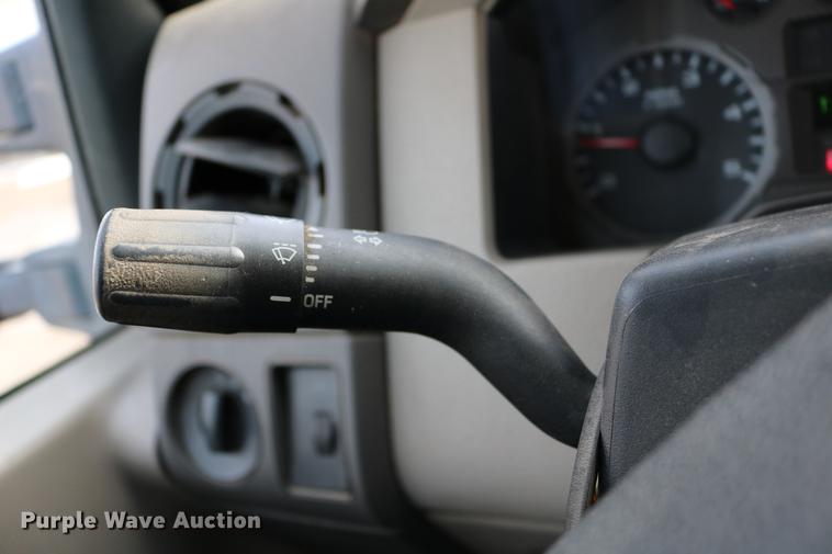 image for item DD8673 2008 Ford F250 Super Duty utility bed pickup truck