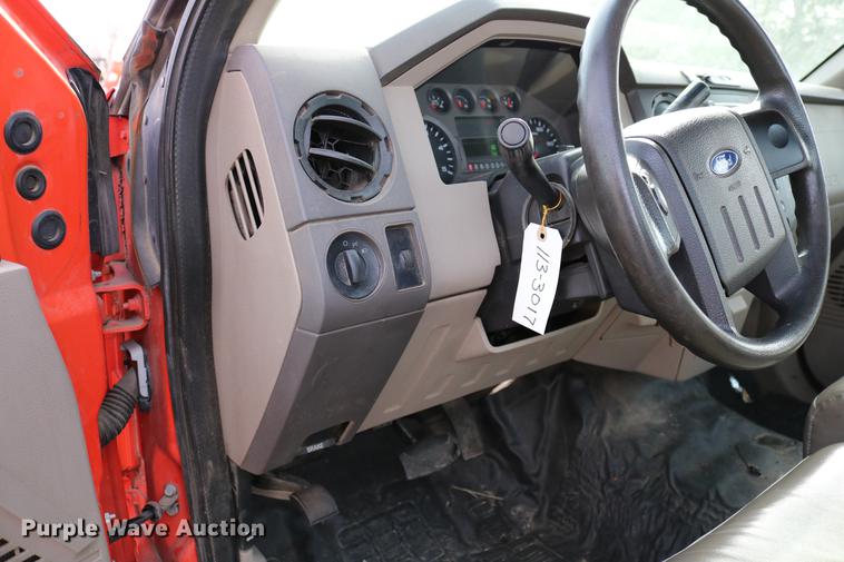 image for item DD8673 2008 Ford F250 Super Duty utility bed pickup truck