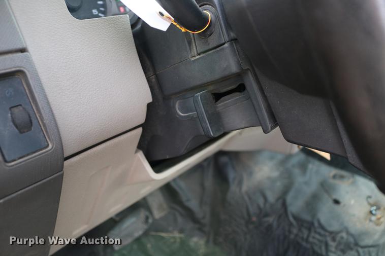 image for item DD8673 2008 Ford F250 Super Duty utility bed pickup truck