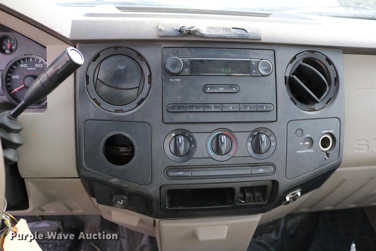 image for item DD8673 2008 Ford F250 Super Duty utility bed pickup truck