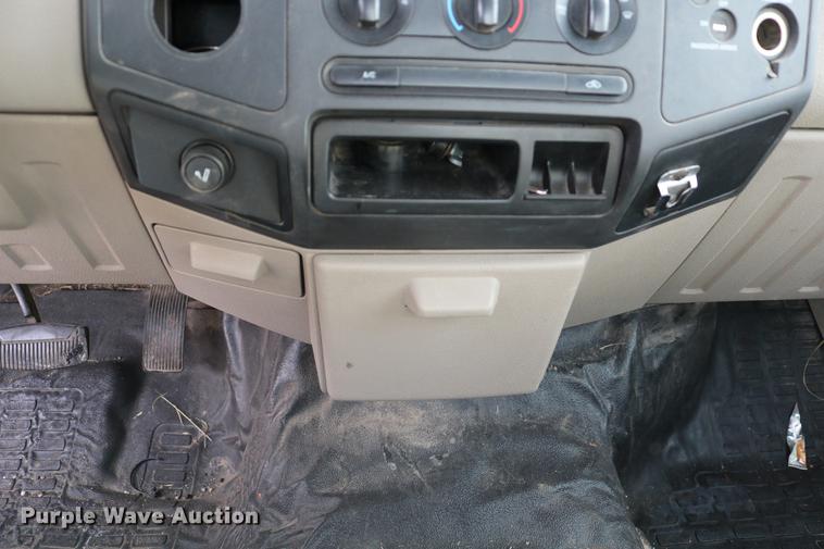 image for item DD8673 2008 Ford F250 Super Duty utility bed pickup truck