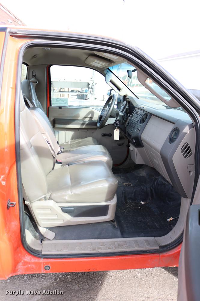 image for item DD8673 2008 Ford F250 Super Duty utility bed pickup truck