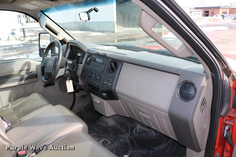 image for item DD8673 2008 Ford F250 Super Duty utility bed pickup truck