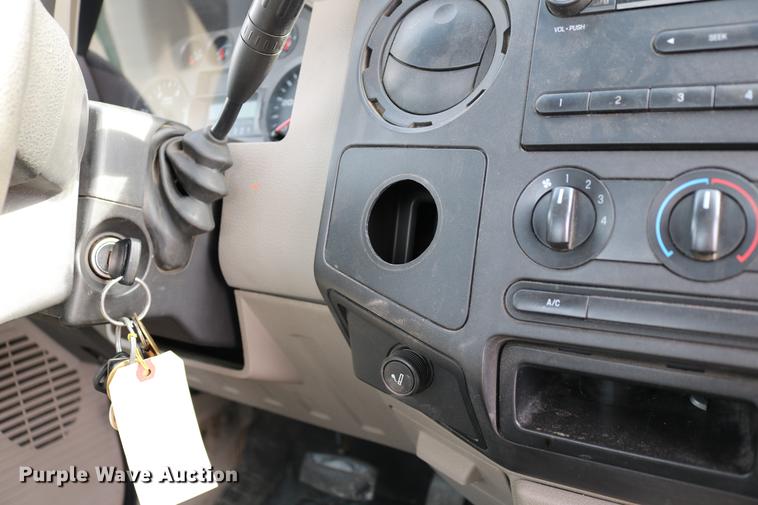 image for item DD8673 2008 Ford F250 Super Duty utility bed pickup truck