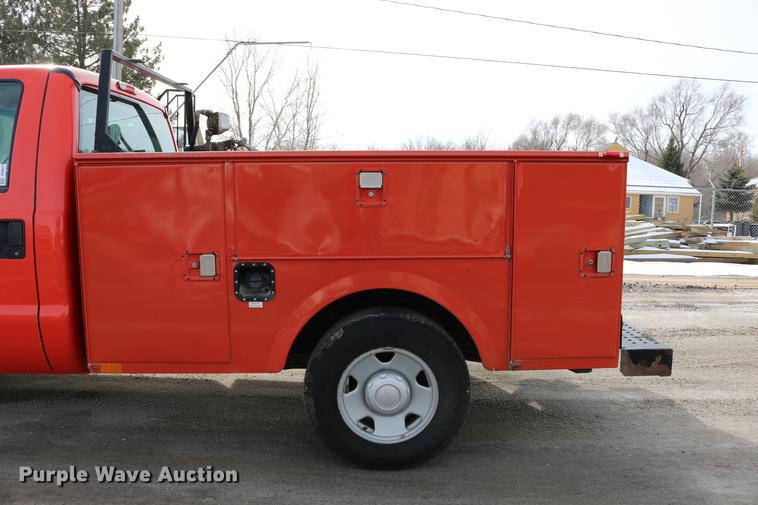 image for item DD8673 2008 Ford F250 Super Duty utility bed pickup truck