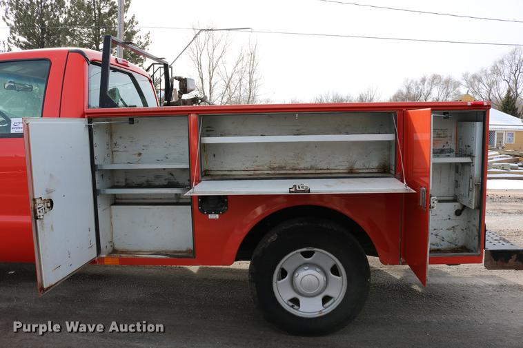 image for item DD8673 2008 Ford F250 Super Duty utility bed pickup truck