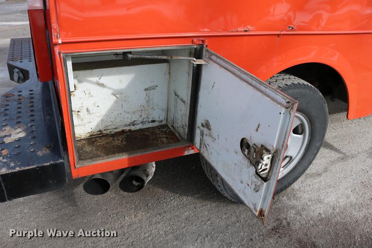 image for item DD8673 2008 Ford F250 Super Duty utility bed pickup truck