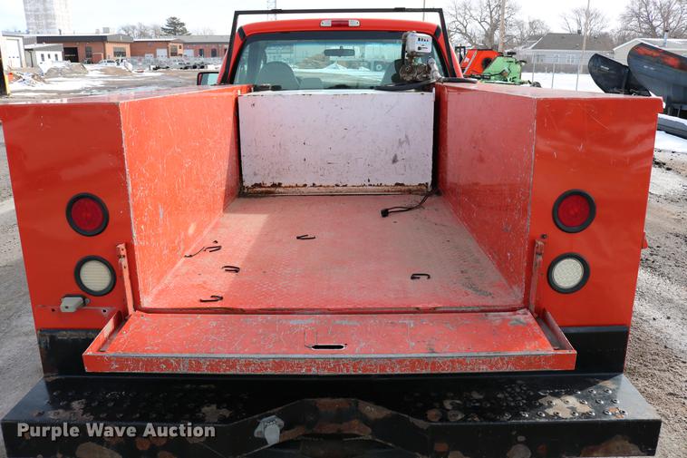 image for item DD8673 2008 Ford F250 Super Duty utility bed pickup truck