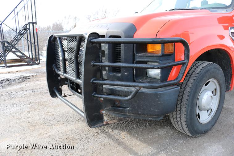 image for item DD8673 2008 Ford F250 Super Duty utility bed pickup truck