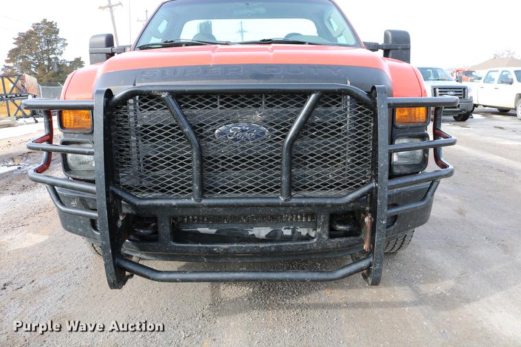 image for item DD8673 2008 Ford F250 Super Duty utility bed pickup truck