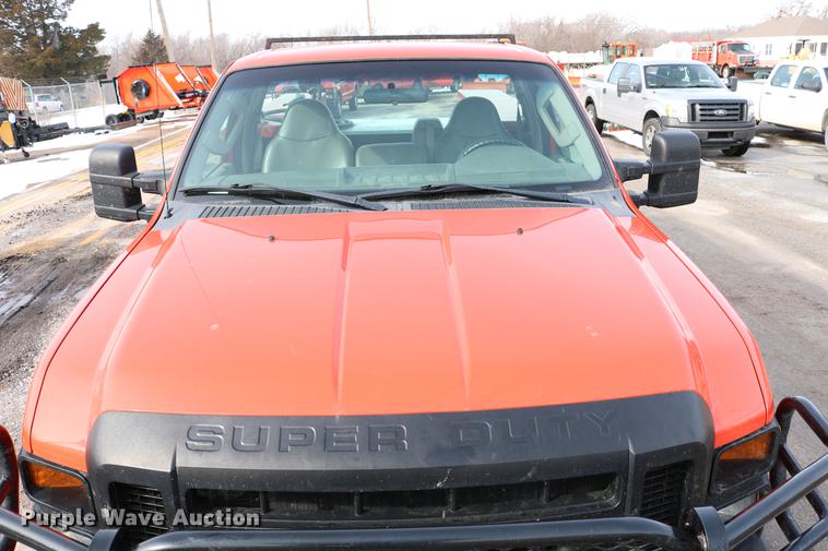 image for item DD8673 2008 Ford F250 Super Duty utility bed pickup truck