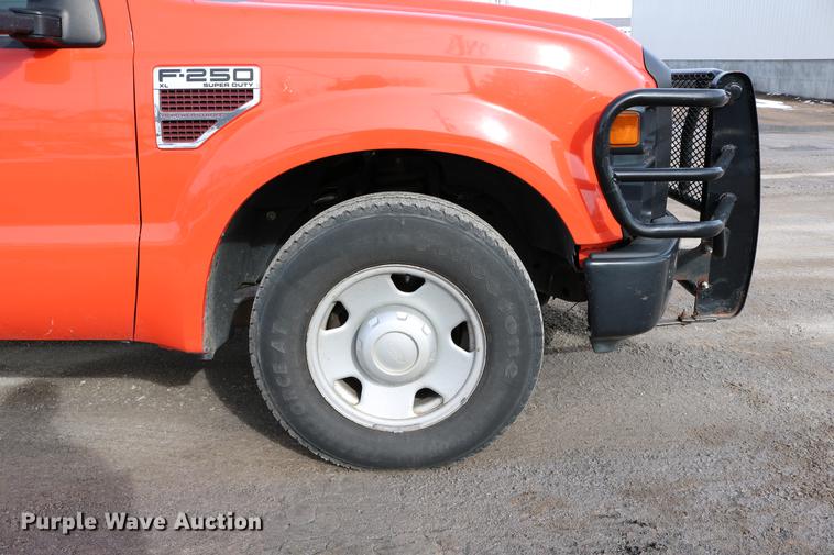 image for item DD8673 2008 Ford F250 Super Duty utility bed pickup truck