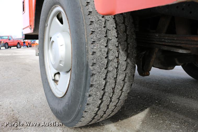 image for item DD8673 2008 Ford F250 Super Duty utility bed pickup truck