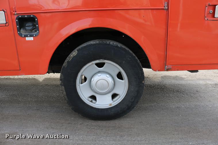 image for item DD8673 2008 Ford F250 Super Duty utility bed pickup truck