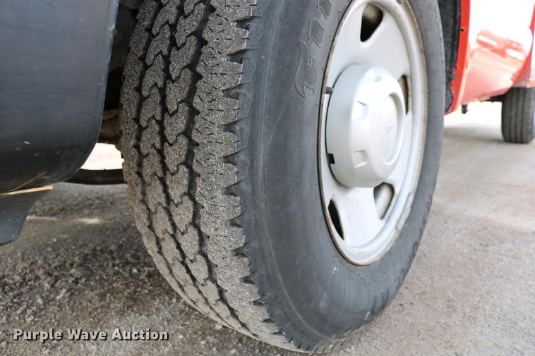 image for item DD8673 2008 Ford F250 Super Duty utility bed pickup truck