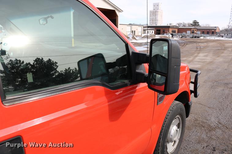 image for item DD8673 2008 Ford F250 Super Duty utility bed pickup truck