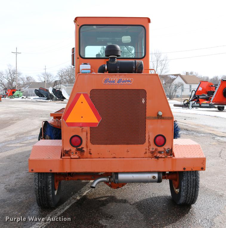 image for item DD8674 2004 Broce RJ350 broom