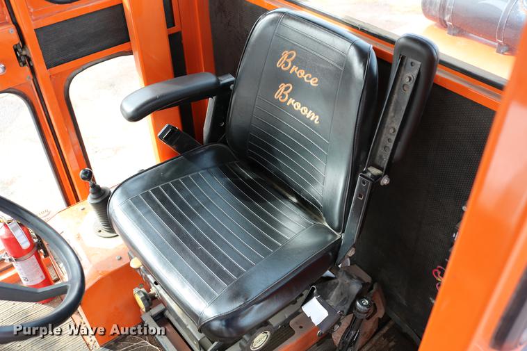 image for item DD8674 2004 Broce RJ350 broom