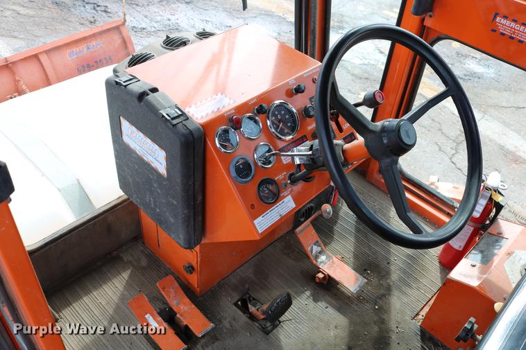 image for item DD8674 2004 Broce RJ350 broom