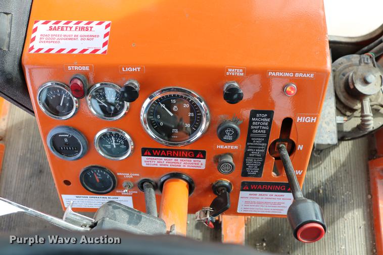 image for item DD8674 2004 Broce RJ350 broom