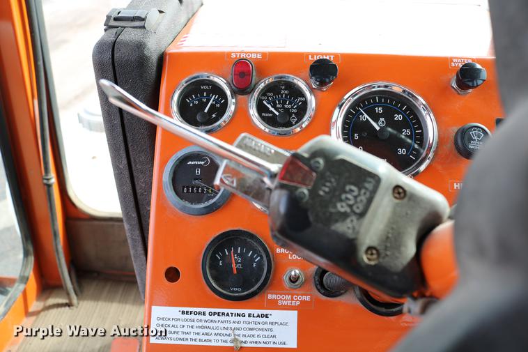 image for item DD8674 2004 Broce RJ350 broom