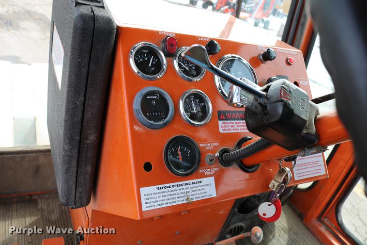 image for item DD8674 2004 Broce RJ350 broom