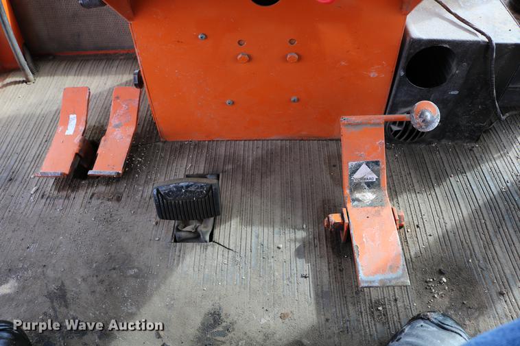 image for item DD8674 2004 Broce RJ350 broom