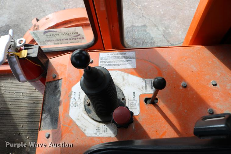 image for item DD8674 2004 Broce RJ350 broom