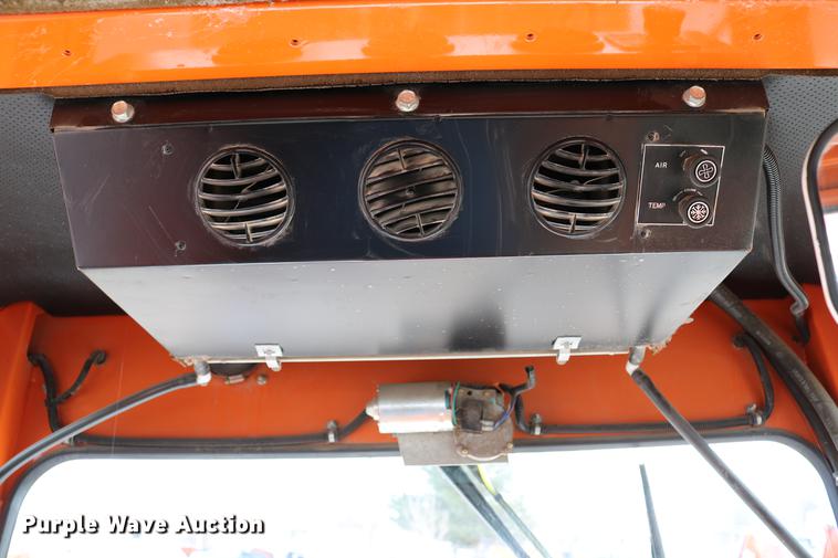 image for item DD8674 2004 Broce RJ350 broom