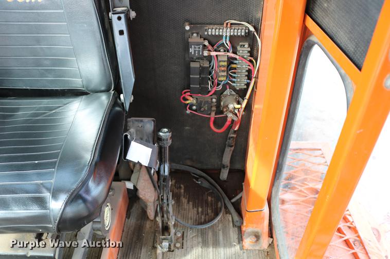 image for item DD8674 2004 Broce RJ350 broom