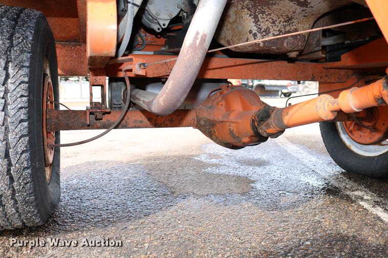 image for item DD8674 2004 Broce RJ350 broom