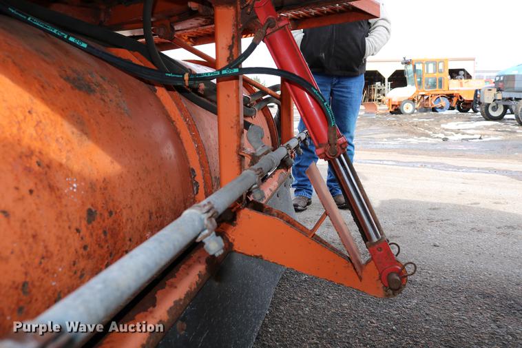 image for item DD8674 2004 Broce RJ350 broom