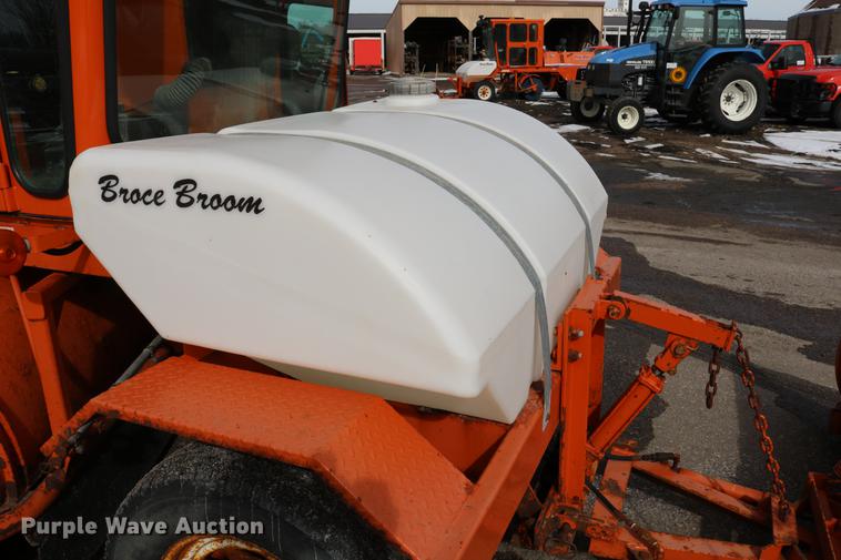 image for item DD8674 2004 Broce RJ350 broom