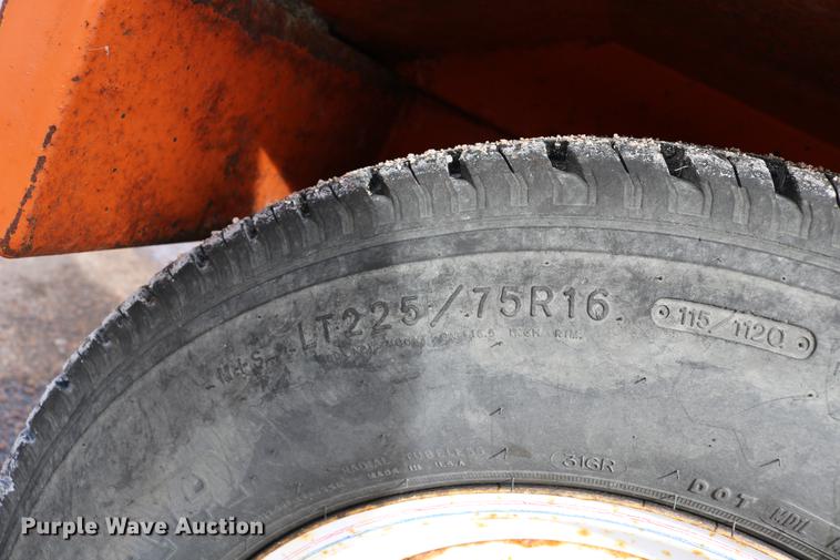 image for item DD8674 2004 Broce RJ350 broom