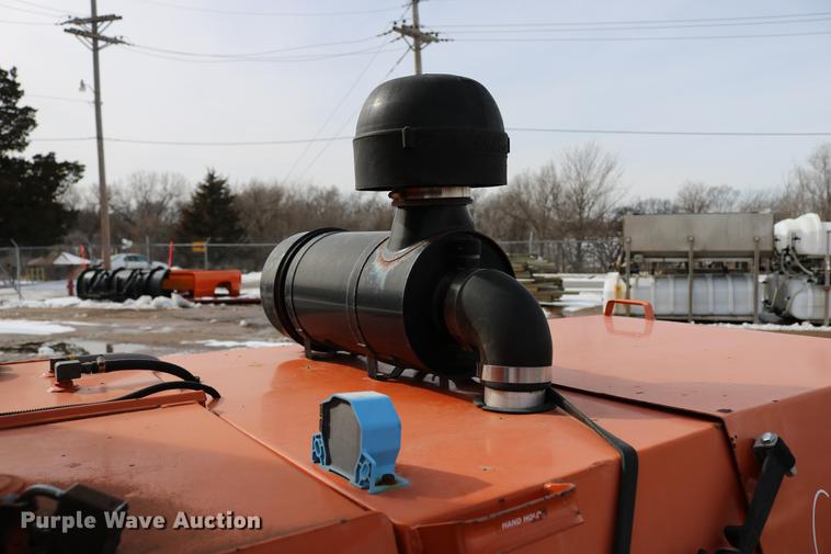 image for item DD8674 2004 Broce RJ350 broom