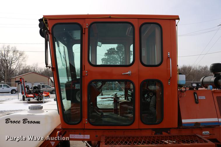 image for item DD8674 2004 Broce RJ350 broom