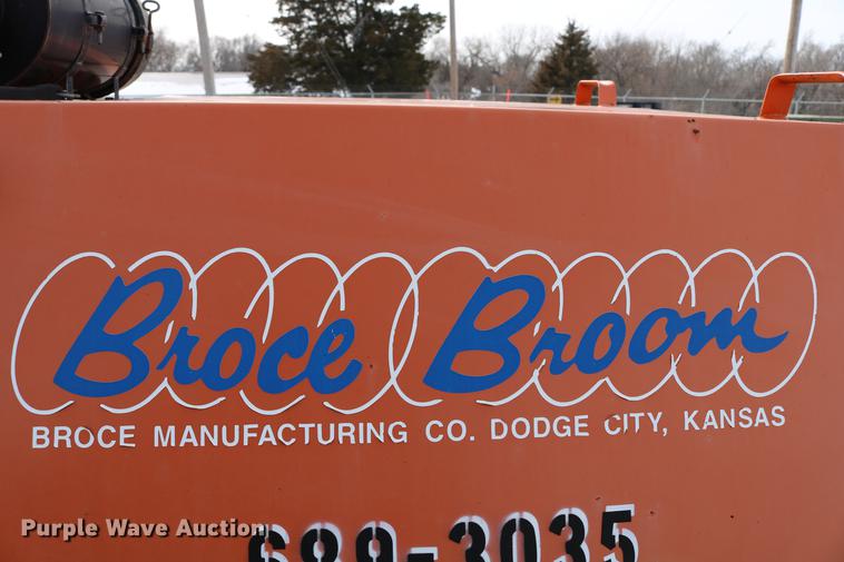 image for item DD8674 2004 Broce RJ350 broom